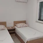 Beach Apartment Drasnice Apartamento