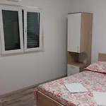 Beach Apartment Drasnice Apartamento